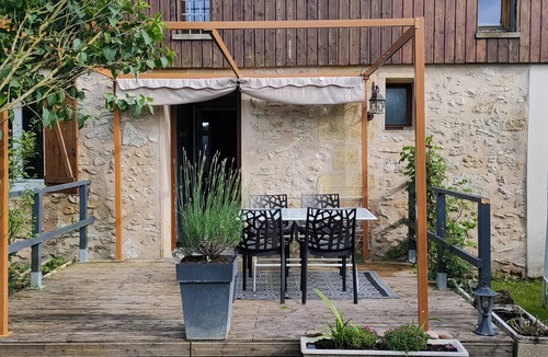 Vignonet House | Air-conditioned gîte for 2 to 4 people, -5 min from St Emilion. Enclosed/private parking
