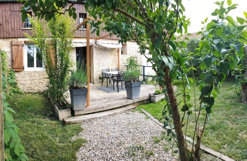 Vignonet House | Air-conditioned gîte for 2 to 4 people, -5 min from St Emilion. Enclosed/private parking