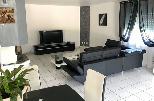 Arsague House | Air-conditioned new house suitable for the disabled with a large garden