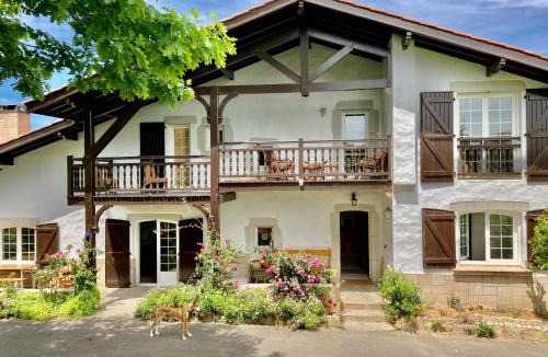 Behobie Bed & Breakfast | Amama Baita
