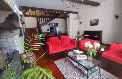 Oloron-Sainte-Marie Bed & Breakfast | Amphitryon