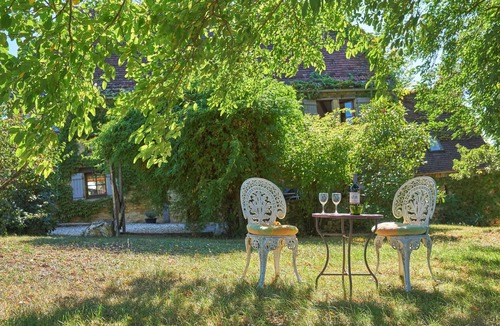 Daglan Cottage | An old stone cottage full of rustic charm with pool and stunning views