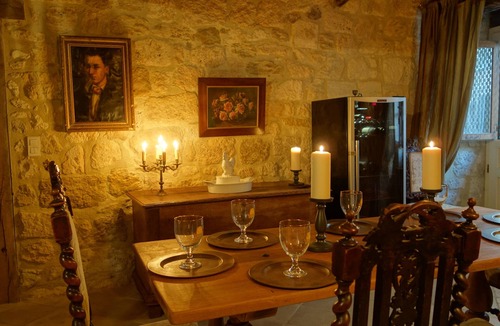 Issigeac Villa | Ancient, fully restored, 13th century medieval village house with garden & patio