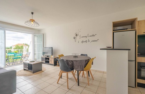 Marennes Apartment | Apartment 'Evasion Charentaise' with Shared Pool, Balcony and Wi-Fi