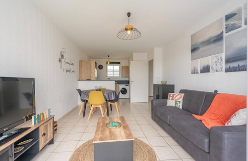 Marennes Apartment | Apartment 'Evasion Charentaise' with Shared Pool, Balcony and Wi-Fi