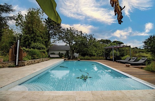 Saint-Romain-la-Virvee Apartment | Apartment 'L'orée Des Vignes' with Shared Pool, Private Terrace and Wi-Fi