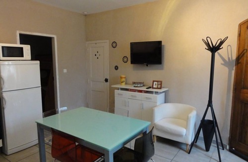 Salin-de-Giraud Apartment | Apartment 4 pers. with garden in the Camargue: beaches, nature, kite-surfing, wifi