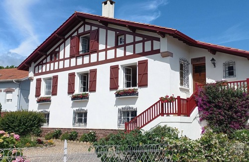 Saint-Jean-Pied-de-Port Apartment | APARTMENT 5 PERSONS (2*) 200m FROM THE TOURIST CENTER