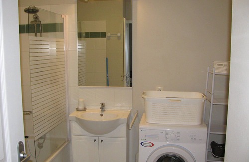 Jonzac Apartment | Apartment 800 m from the thermal baths 80 m Antilles JONZAC