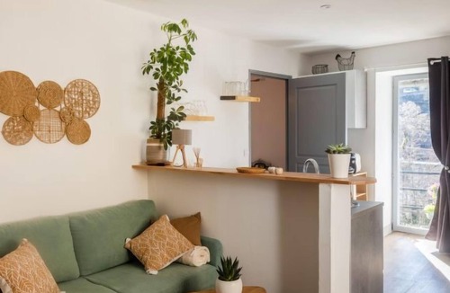 Oloron-Sainte-Marie Apartment | Apartment Chez Marie Pierre in Oloron-Sainte-Marie - 2 persons, 1 bedrooms