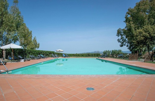 Riotorto Apartment | Apartment Capraia with Sea View, Pool, Wi-Fi, A/C & Garden