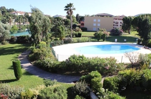 Cavalaire-sur-Mer Apartment | Apartment Cavalaire-sur-Mer, 2 bedrooms, 6 persons