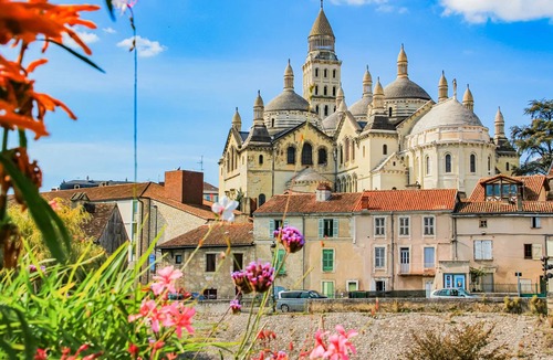 Perigueux Apartment | Apartment 'D'am Chic Nomade Appartement Vert' with Wi-Fi