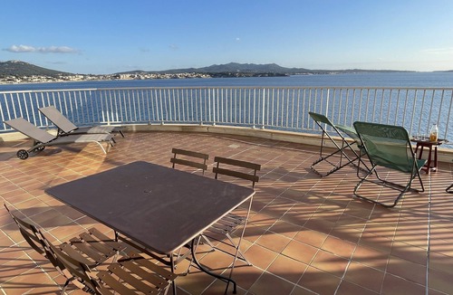 Sanary-sur-Mer Apartment | Apartment/flat" Like on a boat" - Sanary sur Mer