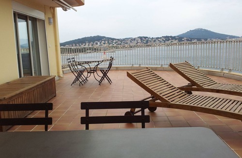 Sanary-sur-Mer Apartment | Apartment/flat" Like on a boat" - Sanary sur Mer