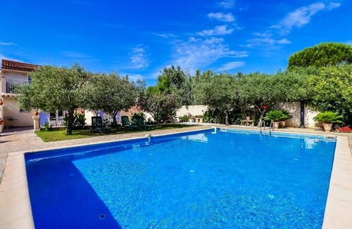 Beaucaire Apartment | Apartment for 4 to 6 people olive side 1st floor