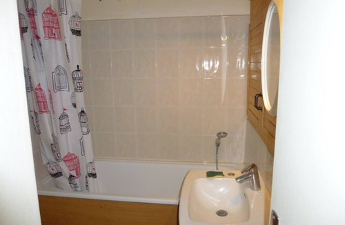 Arette Apartment | Apartment for 6 with balcony, parking, ski-in/ski-out