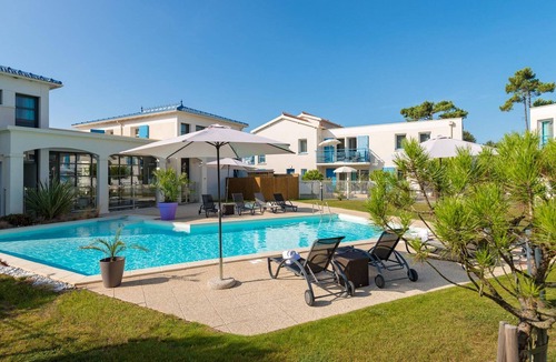 Saint-Palais-sur-Mer Apartment | Apartment in France near the Coastline