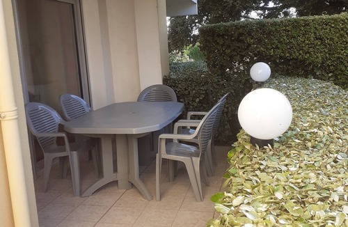 Saint-Palais-sur-Mer Apartment | Apartment with sea view and Nauzan beach