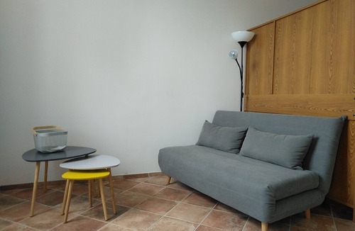 Saint-Vivien-de-Medoc Apartment | Apartment with garden in old house.