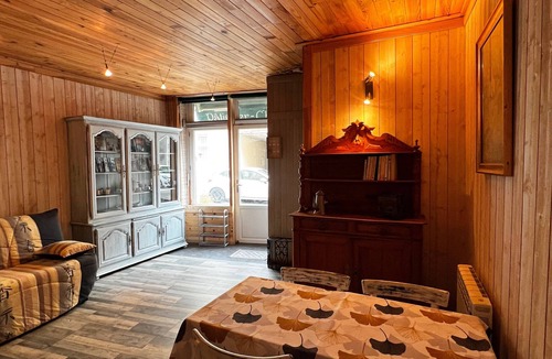 Gontaud Apartment | Apartment 'Gite Des Lys' with Wi-Fi
