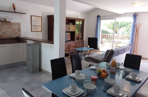Biarritz Apartment | Apartment in detached house, quiet residential area "L'Orée du lac"
