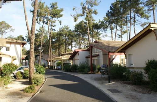 Gujan-Mestras Apartment | Apartment in greens, 6 km. from Gujan-Mestras