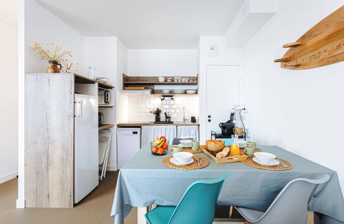 Rivedoux-Plage Apartment | Apartment 'La Dune, Appart Familial Vue Mer' with Sea View, Private Terrace and Wi-Fi