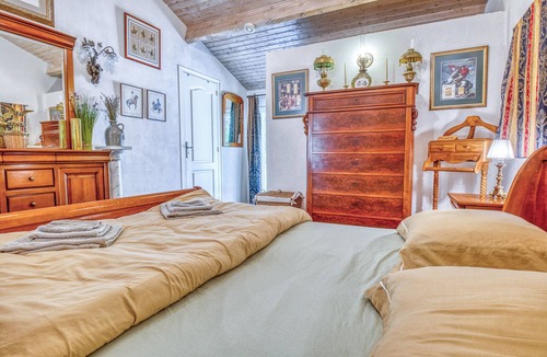 Lacropte Bed & Breakfast | Apartment 'Le Clos Napoleon Bed Et Breakfast' with Shared Terrace, Shared Garden and Wi-Fi