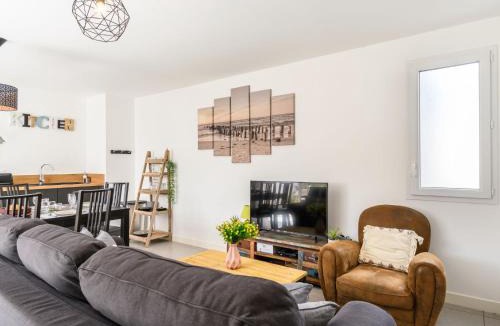 Mimizan-Plage Apartment | Apartment Les Patios de Flore-1 by Interhome