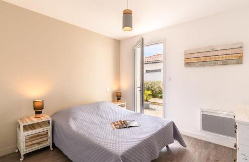 Mimizan-Plage Apartment | Apartment Les Patios de Flore-1 by Interhome