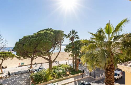 Sainte-Maxime City Centre Apartment | Apartment Les Sirènes by Interhome