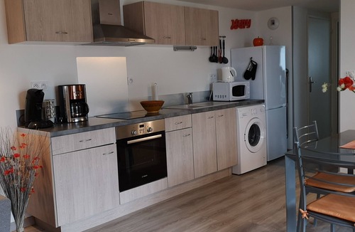 Jonzac Apartment | Apartment located on the ground floor of a small residence with four