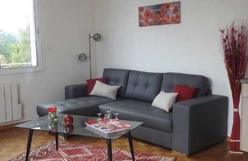 Jonzac Apartment | Apartment located on the 1st floor of a small residence with four