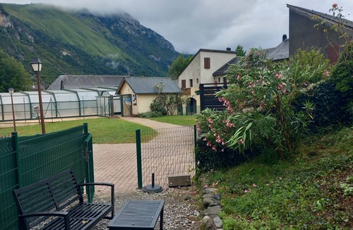 Bielle Apartment | Apartment "Résidence Arriu Mage" with Mountain View, Private Pool & Wi-Fi