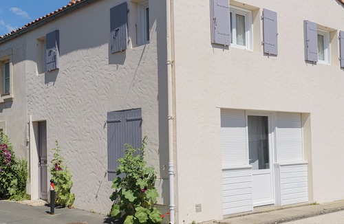 Angoulins Apartment | Apartment T2 classified two stars in town center, close to the beaches.