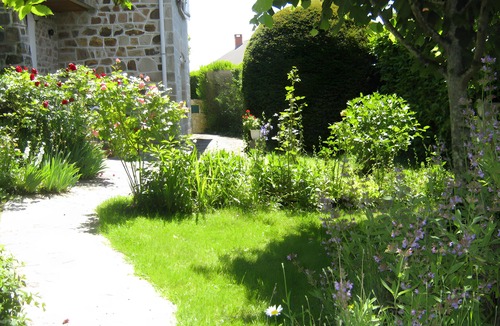Panazol Apartment | Apartment 'T3 Chambre D'hôte' with Shared Terrace and Shared Garden