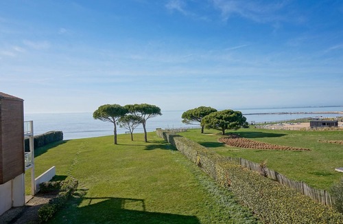 Quartier des Boucholeurs Apartment | Apartment with balcony and sea view