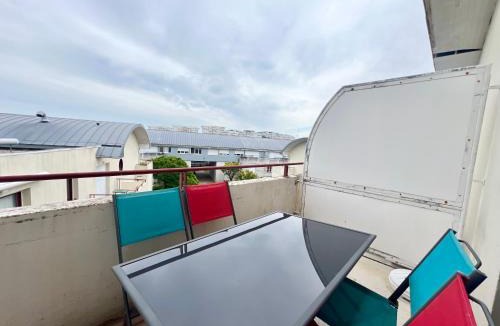 La Rochelle Apartment | Apartment with Balcony & Pool in La Rochelle