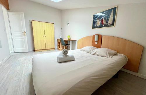 La Rochelle Apartment | Apartment with Balcony & Pool in La Rochelle