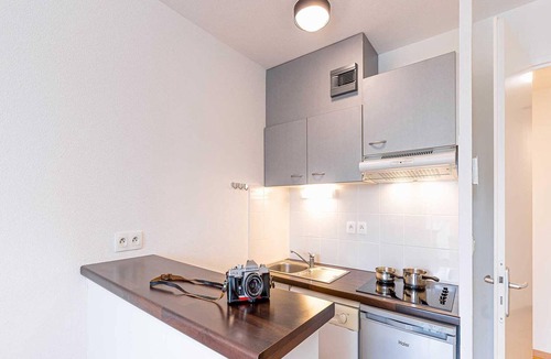 Le Teich Apartment | Apartment with dishwasher, near Le Teich