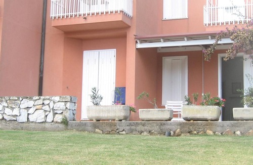 Capo D'arco House | Apartment with small garden in Capo d'Arco Elba Island