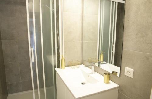 Angouleme Apartment | Appart T2 avec terrasse, parking et wifi
