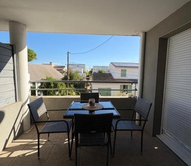 Port-Saint-Louis-du-Rhone Apartment | Appartement T2 climatisé