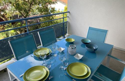 Vaux-sur-Mer Apartment | Appartement 2* avec piscine, balcon et parking, à 1,5 km de la plage de Nauzan, proche centre-ville - FR-1-539-10