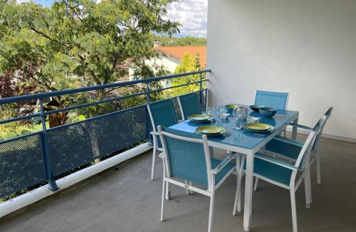 Vaux-sur-Mer Apartment | Appartement 2* avec piscine, balcon et parking, à 1,5 km de la plage de Nauzan, proche centre-ville - FR-1-539-10