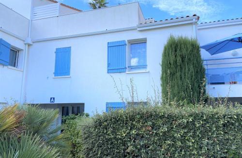 Vaux-sur-Mer Apartment | Appartement 2* avec piscine, balcon et parking, à 1,5 km de la plage de Nauzan, proche centre-ville - FR-1-539-10