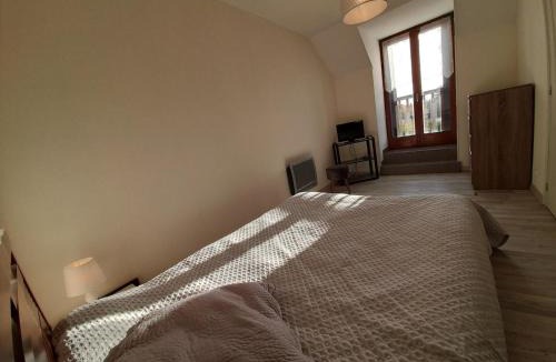 La Roche-Posay Apartment | Appartement 2 chambres avec Wi-Fi, proche centre-ville et thermes de La Roche-Posay - FR-1-541-10