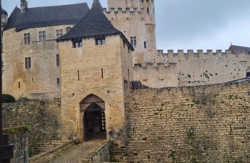 Beynac-et-Cazenac Apartment | Appartement Avec vue sur L'entrée du Château