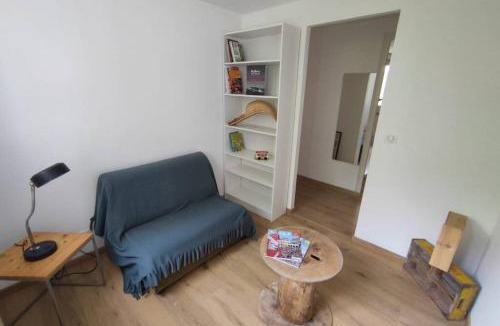 Mauleon-Licharre Apartment | Appartement au calme avec vue et piscine au coeur du pays basque